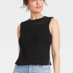 NWT Universal Thread Women's Openwork Black Sweater Tank Top (Size M)
